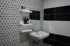 Chaiyai River Front Hotel