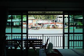 Chaiyai River Front Hotel