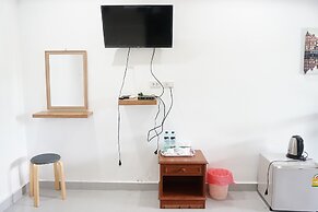 Chaiyai River Front Hotel