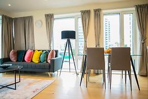 Thames View 2 Bed Apartment With Balcony