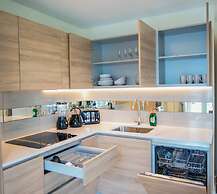 Thames View 2 Bed Apartment With Balcony