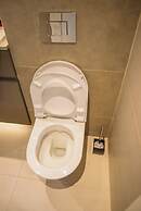 Thames View 2 Bed Apartment With Balcony