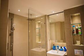 Thames View 2 Bed Apartment With Balcony