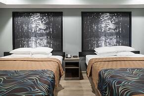 Super 8 by Wyndham Humble/Fallcreek/Houston