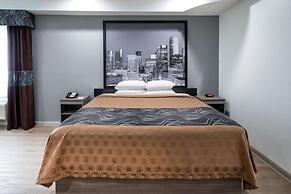 Super 8 by Wyndham Humble/Fallcreek/Houston