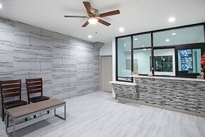 Super 8 by Wyndham Humble/Fallcreek/Houston