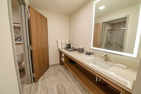 Legacy Resort Hotel & Spa