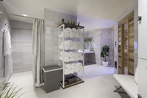 Legacy Resort Hotel & Spa