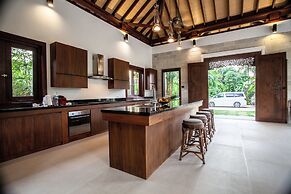 Baan Pinya Balinese Style Aonang Pool Villa