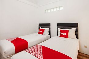 OYO 1812 Dg Inn