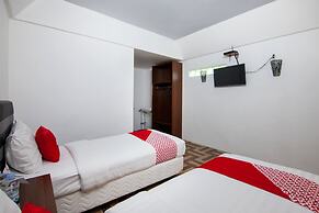 OYO 1812 Dg Inn