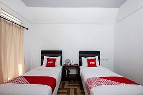 OYO 1812 Dg Inn