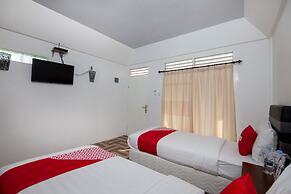OYO 1812 Dg Inn