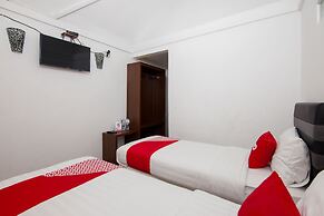 OYO 1812 Dg Inn