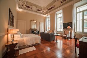 Royal Palace Luxury Suites & Hotel