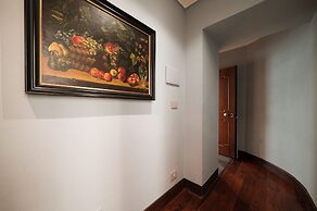 Royal Palace Luxury Suites & Hotel