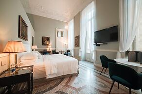 Royal Palace Luxury Suites & Hotel