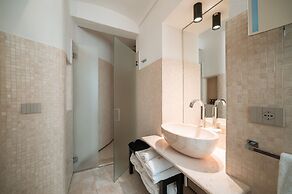Royal Palace Luxury Suites & Hotel