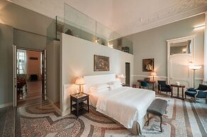 Royal Palace Luxury Suites & Hotel