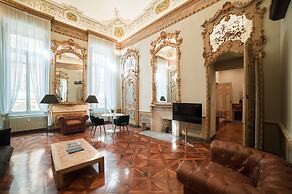 Royal Palace Luxury Suites & Hotel