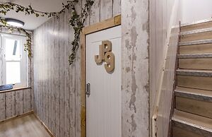 James Place @ Pontmorlais