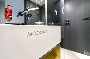 MOOONS