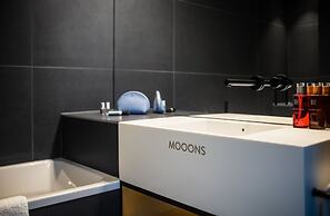 MOOONS