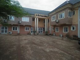 De Villa Hotel and Suites