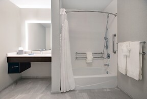 Holiday Inn Express & Suites Milwaukee - Brookfield by IHG