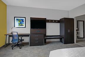 Holiday Inn Express & Suites Milwaukee - Brookfield by IHG
