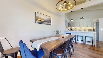 Chateau de Montagne 6 Pet-Friendly and Remodeled, On Shuttle Route by 