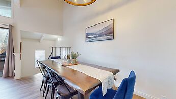 Chateau de Montagne 6 Pet-Friendly and Remodeled, On Shuttle Route by 