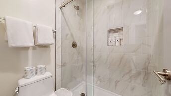 Chateau de Montagne 6 Pet-Friendly and Remodeled, On Shuttle Route by 