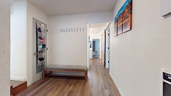 Chateau de Montagne 6 Pet-Friendly and Remodeled, On Shuttle Route by 