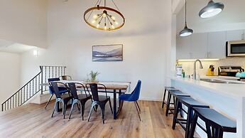 Chateau de Montagne 6 Pet-Friendly and Remodeled, On Shuttle Route by 