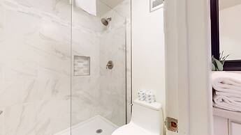 Chateau de Montagne 6 Pet-Friendly and Remodeled, On Shuttle Route by 