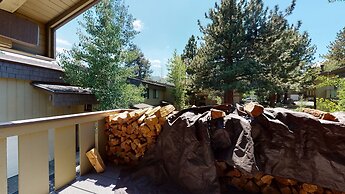 Chateau de Montagne 6 Pet-Friendly and Remodeled, On Shuttle Route by 