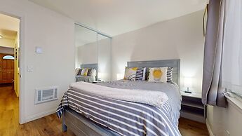 Chateau de Montagne 6 Pet-Friendly and Remodeled, On Shuttle Route by 