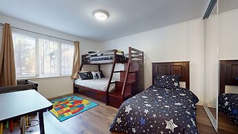 Chateau de Montagne 6 Pet-Friendly and Remodeled, On Shuttle Route by 