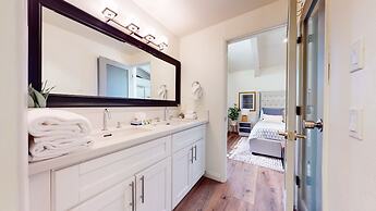 Chateau de Montagne 6 Pet-Friendly and Remodeled, On Shuttle Route by 