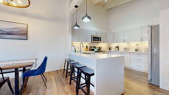 Chateau de Montagne 6 Pet-Friendly and Remodeled, On Shuttle Route by 