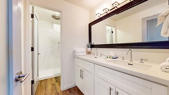 Chateau de Montagne 6 Pet-Friendly and Remodeled, On Shuttle Route by 