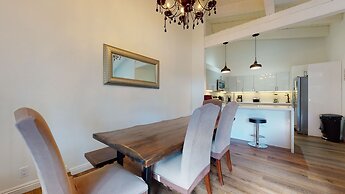 Chateau de Montagne 6 Pet-Friendly and Remodeled, On Shuttle Route by 