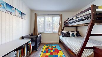 Chateau de Montagne 6 Pet-Friendly and Remodeled, On Shuttle Route by 