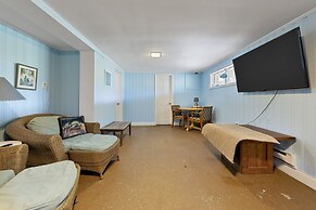 Beach Front On The Bay In Our Rustic Beach 4 Bedroom Cottage by RedAwn