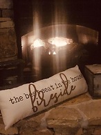 Blessed Nest 1 Bedroom Cabin by RedAwning