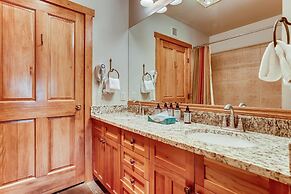 Premier Red Hawk Lodge 2 Br~walk To Slopes~kids Ski Free 2 Bedroom Con