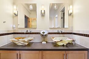 Casa Ladera - Enchanting Home, Nestled in Foothills With Spectacular V