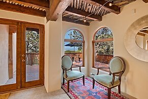 Casa Ladera - Enchanting Home, Nestled in Foothills With Spectacular V