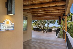 Casa Ladera - Enchanting Home, Nestled in Foothills With Spectacular V